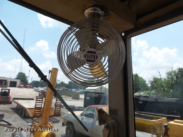 image for item DE7841 1987 John Deere 770B motor grader