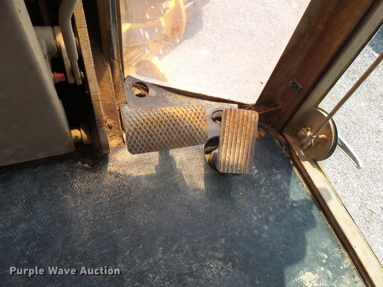 image for item DE7841 1987 John Deere 770B motor grader