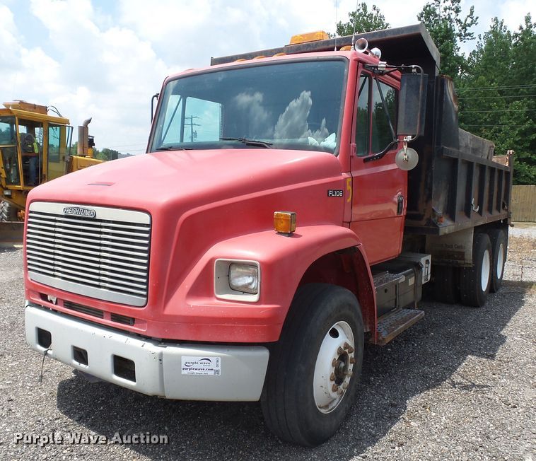 image for item DE7843 1996 Freightliner FL106 dump truck