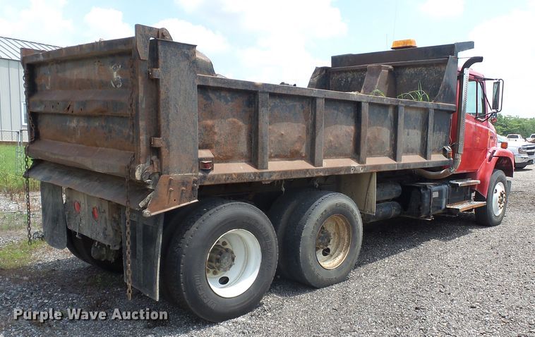 image for item DE7843 1996 Freightliner FL106 dump truck