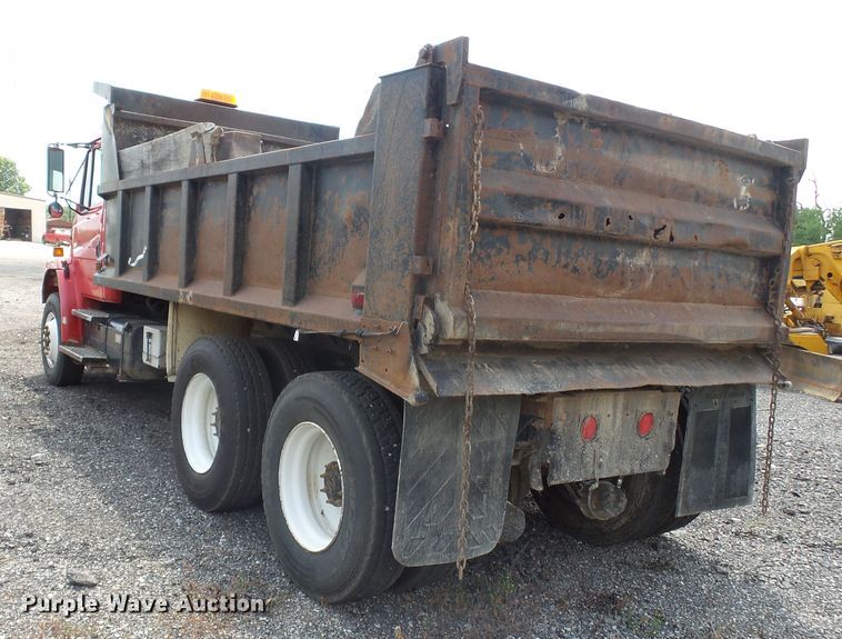 image for item DE7843 1996 Freightliner FL106 dump truck