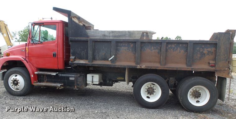 image for item DE7843 1996 Freightliner FL106 dump truck