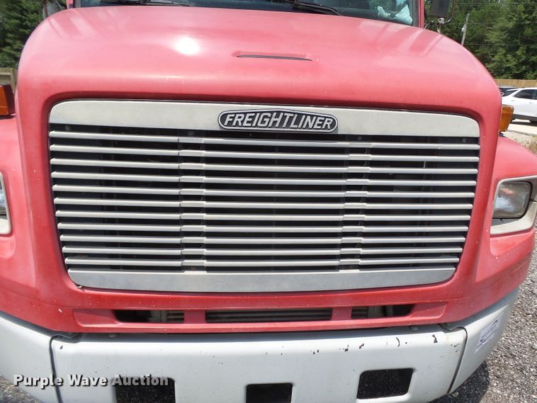 image for item DE7843 1996 Freightliner FL106 dump truck