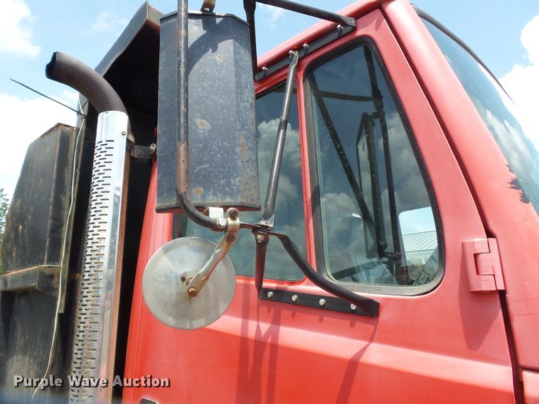 image for item DE7843 1996 Freightliner FL106 dump truck