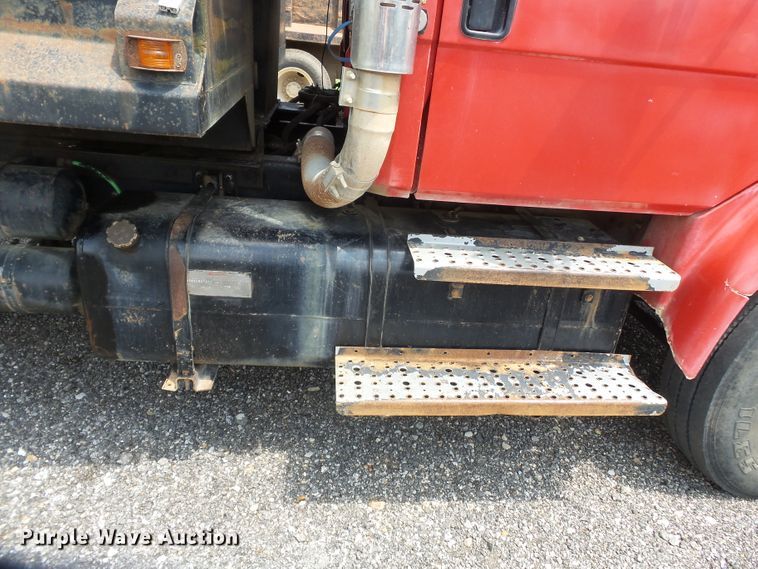 image for item DE7843 1996 Freightliner FL106 dump truck