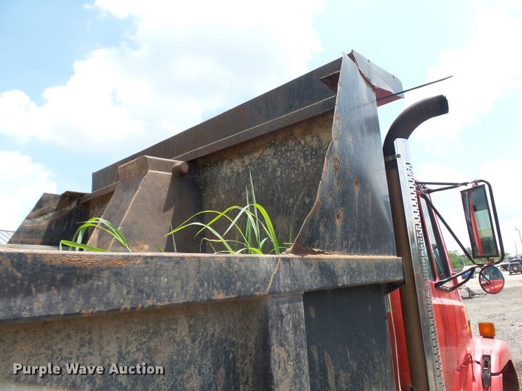 image for item DE7843 1996 Freightliner FL106 dump truck