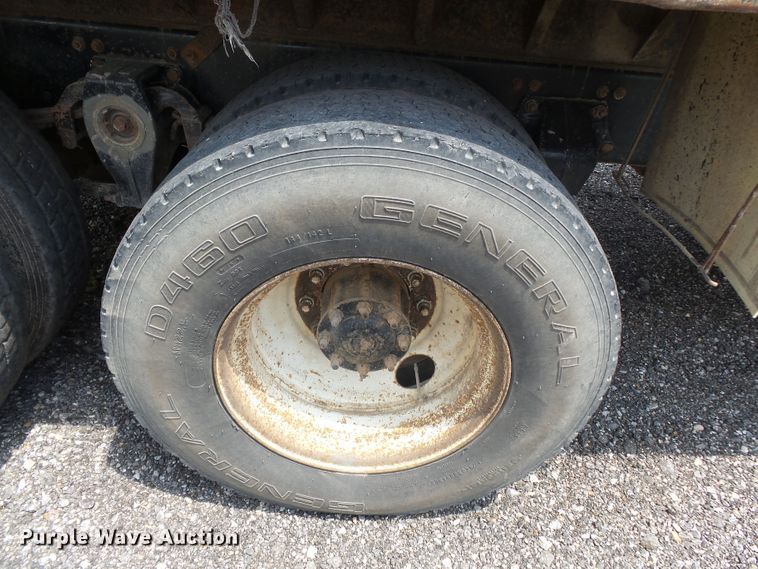 image for item DE7843 1996 Freightliner FL106 dump truck