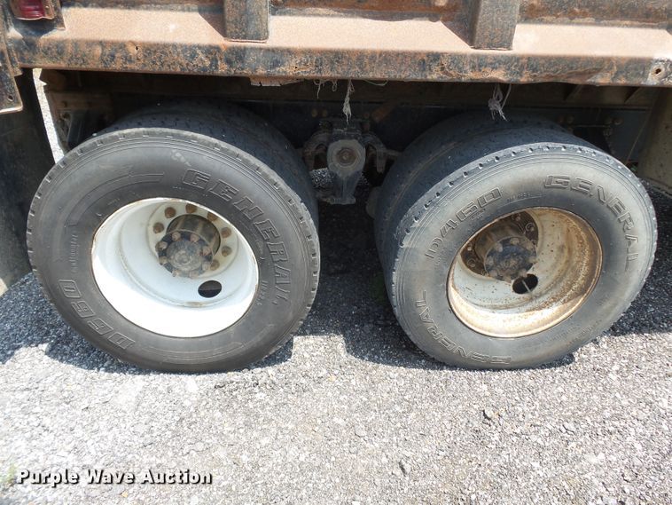 image for item DE7843 1996 Freightliner FL106 dump truck