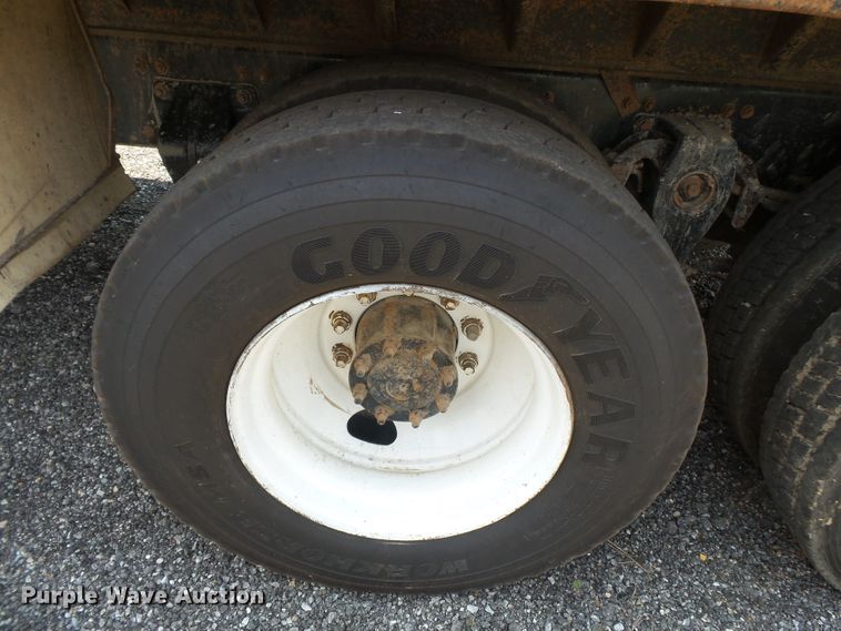 image for item DE7843 1996 Freightliner FL106 dump truck