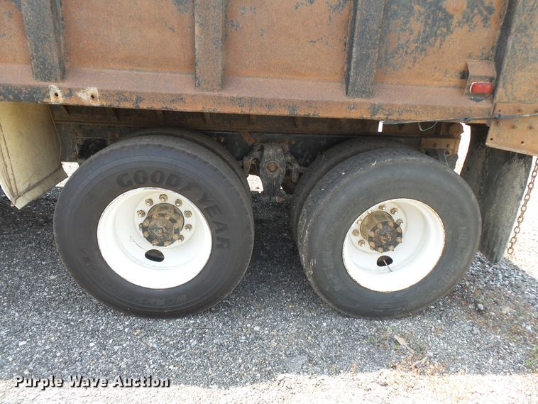 image for item DE7843 1996 Freightliner FL106 dump truck