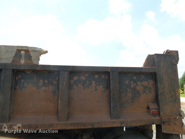 image for item DE7843 1996 Freightliner FL106 dump truck