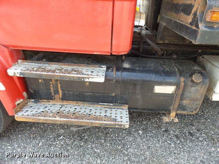 image for item DE7843 1996 Freightliner FL106 dump truck