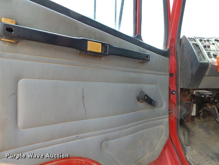 image for item DE7843 1996 Freightliner FL106 dump truck