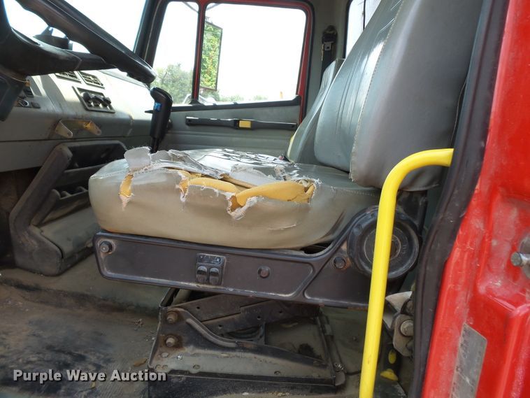 image for item DE7843 1996 Freightliner FL106 dump truck