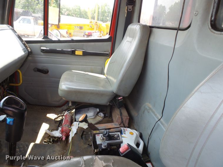 image for item DE7843 1996 Freightliner FL106 dump truck