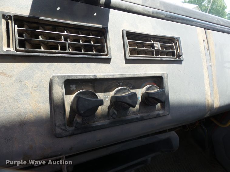 image for item DE7843 1996 Freightliner FL106 dump truck