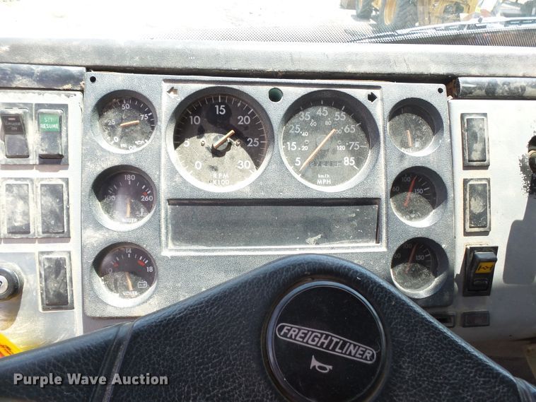 image for item DE7843 1996 Freightliner FL106 dump truck