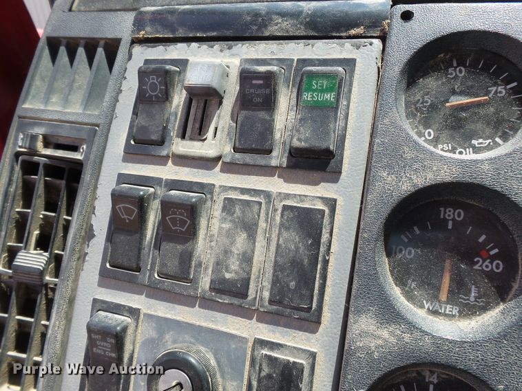 image for item DE7843 1996 Freightliner FL106 dump truck