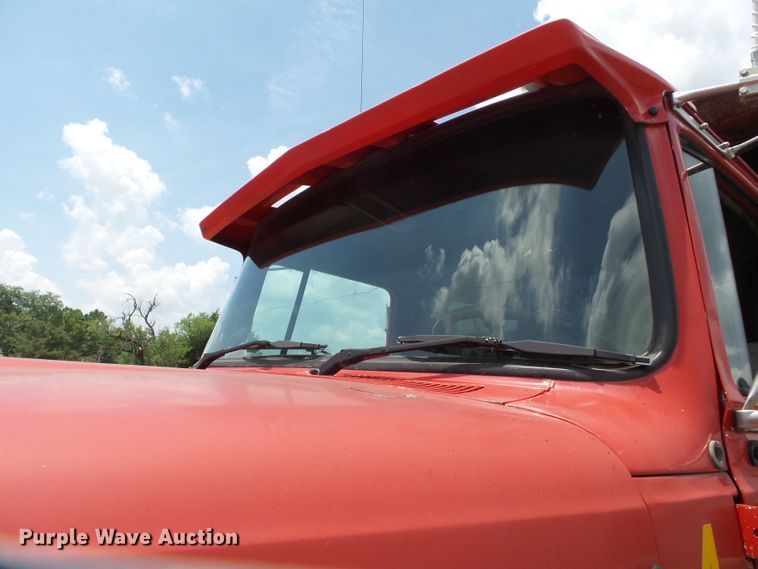 image for item DE7844 1994 Ford Aeromax L9000 dump truck