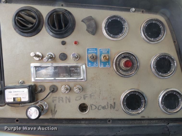 image for item DE7844 1994 Ford Aeromax L9000 dump truck