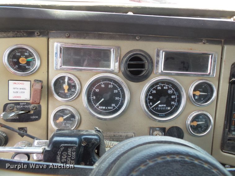 image for item DE7844 1994 Ford Aeromax L9000 dump truck