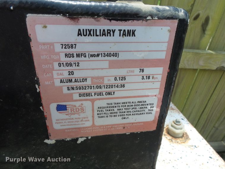 image for item DE7851 (2) fuel tanks