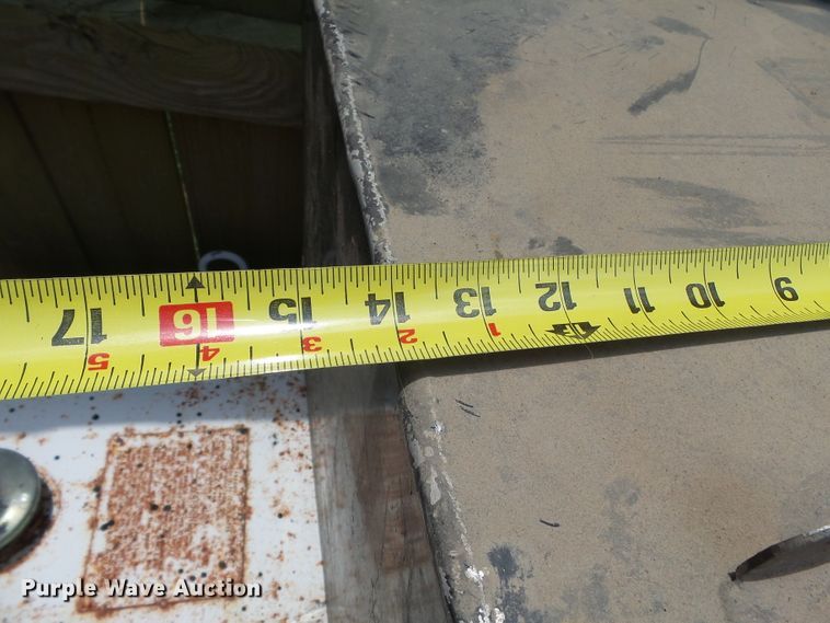 image for item DE7851 (2) fuel tanks