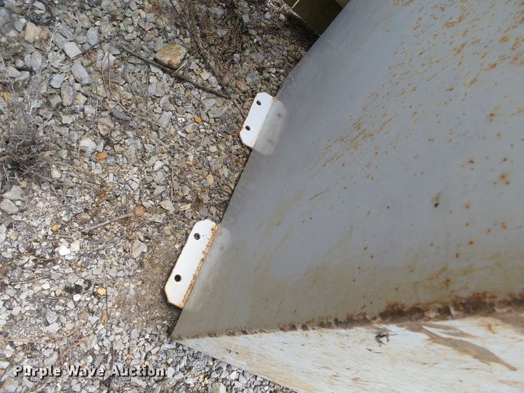 image for item DE7851 (2) fuel tanks