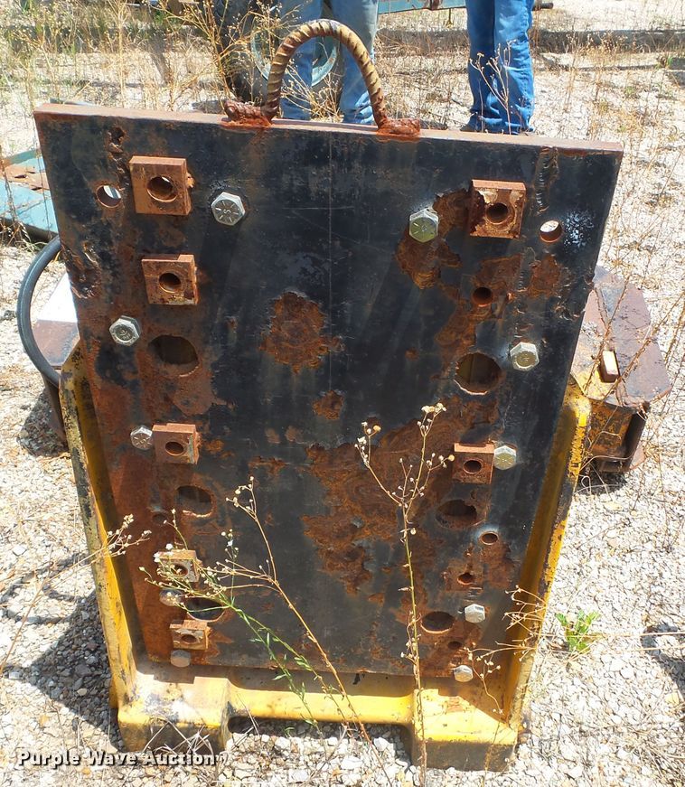 image for item DE7857 Volvo front mounted scarifier