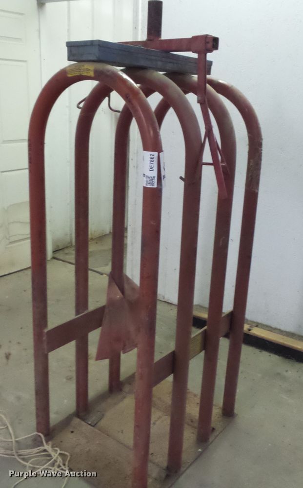 image for item DE7862 Tire cage