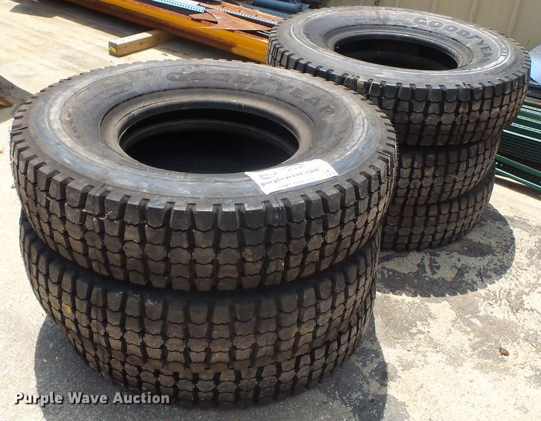 image for item DE7865 (6) Goodyear G144 10.00R20 tires