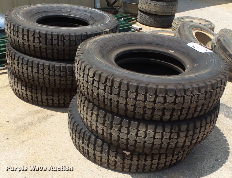 image for item DE7865 (6) Goodyear G144 10.00R20 tires