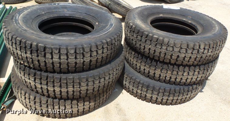 image for item DE7865 (6) Goodyear G144 10.00R20 tires