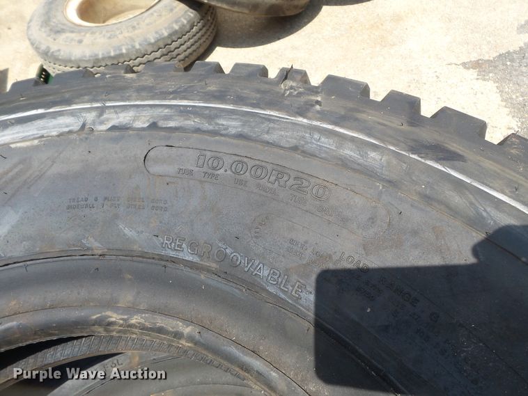 image for item DE7865 (6) Goodyear G144 10.00R20 tires