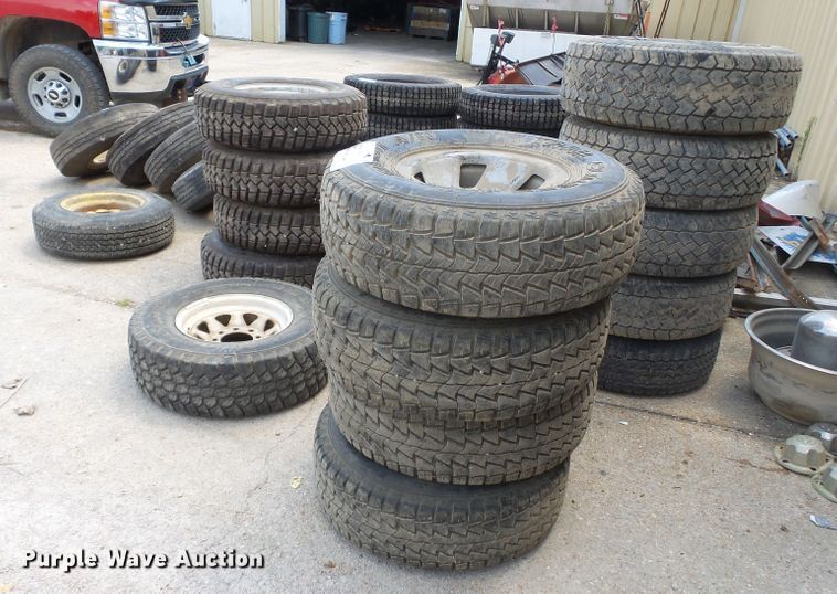 image for item DE7867 (15) tires and wheels