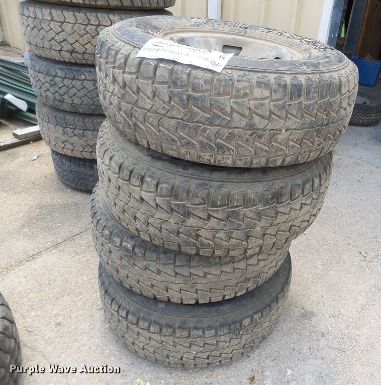 image for item DE7867 (15) tires and wheels
