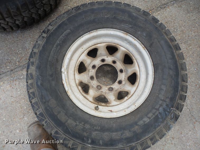 image for item DE7867 (15) tires and wheels