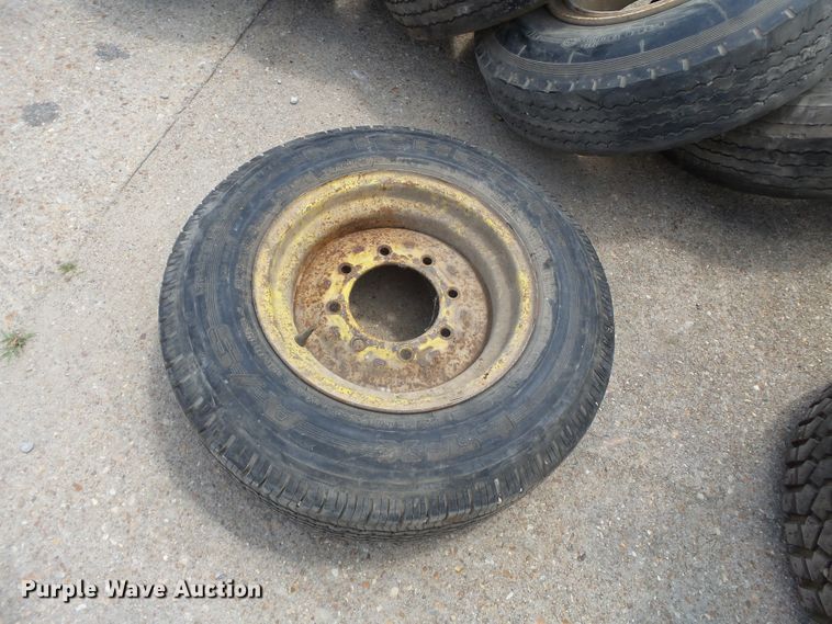 image for item DE7867 (15) tires and wheels