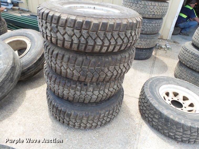 image for item DE7867 (15) tires and wheels