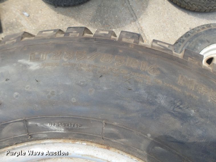 image for item DE7867 (15) tires and wheels