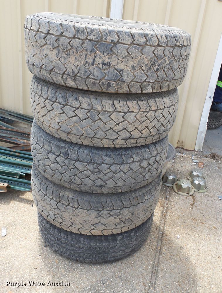 image for item DE7867 (15) tires and wheels