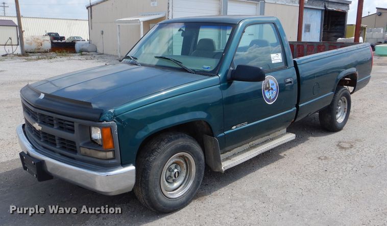 image for item DE8515 1997 Chevrolet C1500 pickup truck