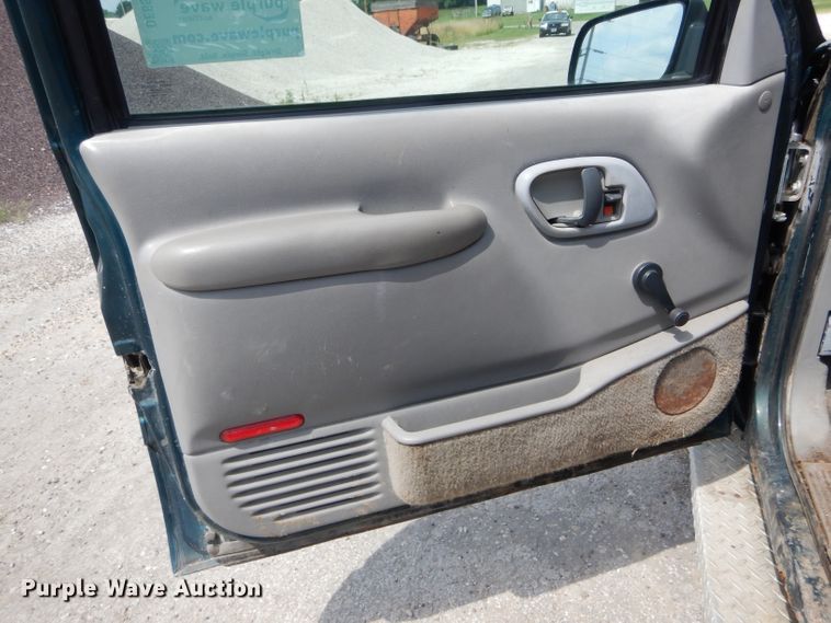 image for item DE8515 1997 Chevrolet C1500 pickup truck