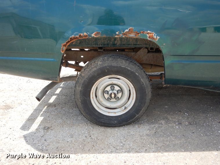 image for item DE8515 1997 Chevrolet C1500 pickup truck