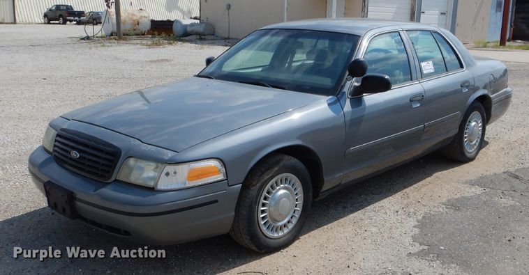image for item DE8516 1999 Ford Crown Victoria Police Interceptor