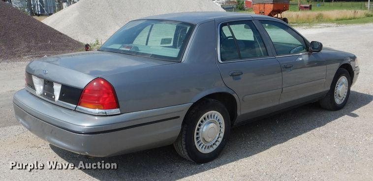 image for item DE8516 1999 Ford Crown Victoria Police Interceptor