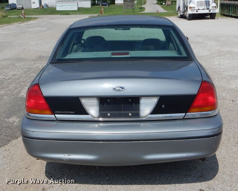 image for item DE8516 1999 Ford Crown Victoria Police Interceptor