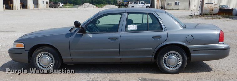 image for item DE8516 1999 Ford Crown Victoria Police Interceptor