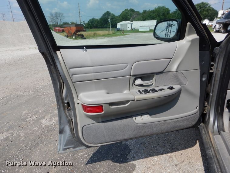 image for item DE8516 1999 Ford Crown Victoria Police Interceptor