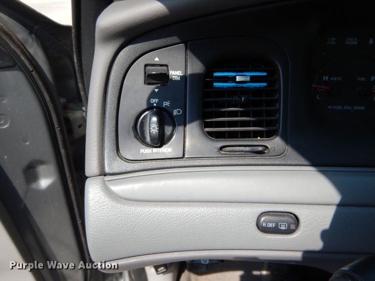 image for item DE8516 1999 Ford Crown Victoria Police Interceptor